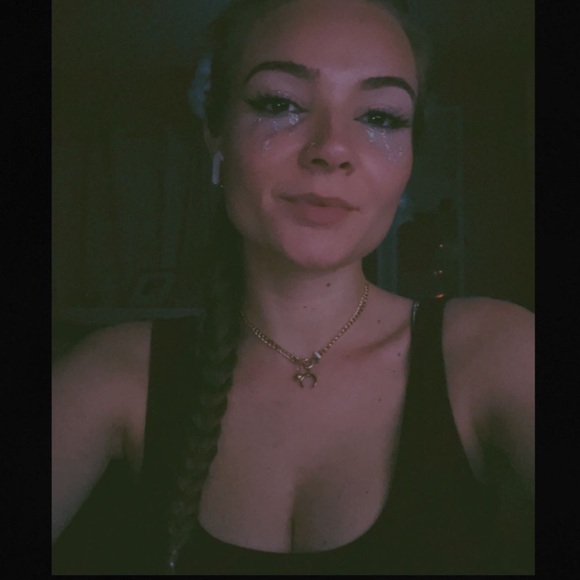 Meet Roxanna, your stylish Companion! - Picture 3 of 10